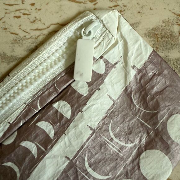 Aloha Collection Kealopiko mini pouch - rose gold moon phase print - Picture 2 of 10